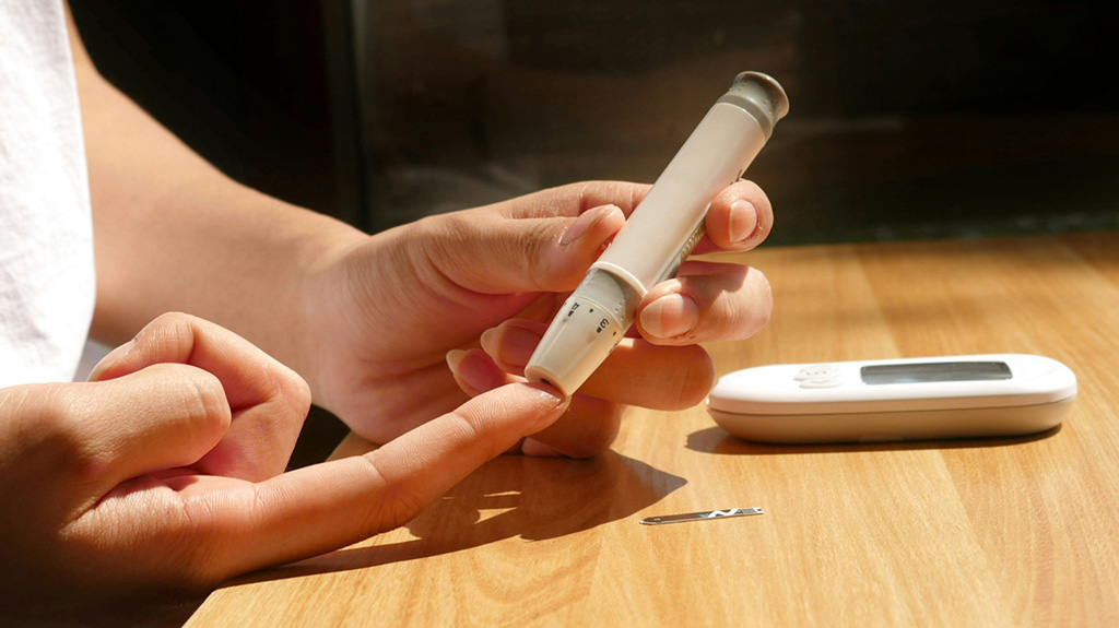 How to get cash for diabetic test strips by checking product labels, expiration dates, and packaging before shipping